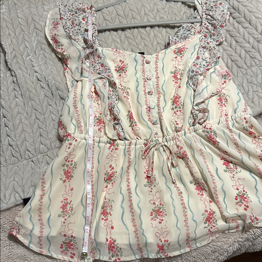 torrid Cream Floral Ruffle Tie-Front Blouse - Picture 7 of 8